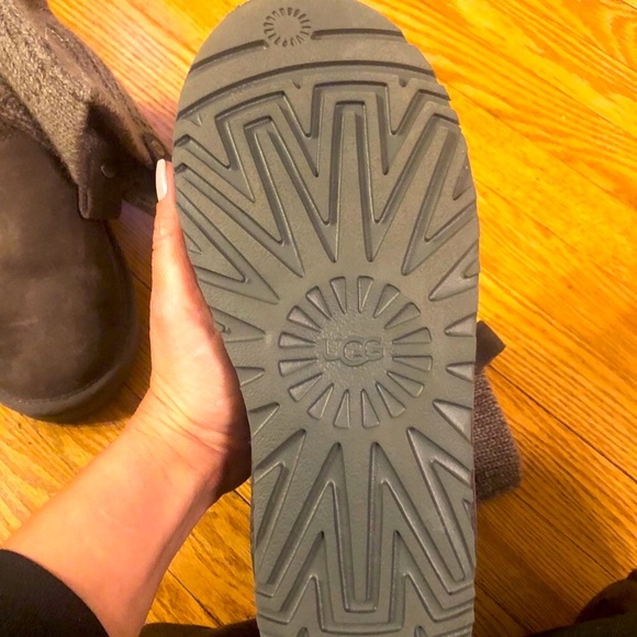 Gray UGG sweater boots - Picture 3 of 6